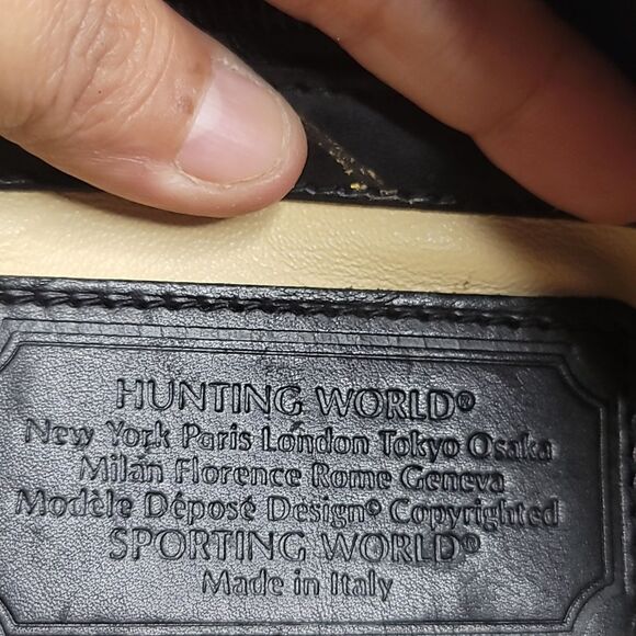 Hunting World Black Leather Toiletry Bag - Picture 9 of 11